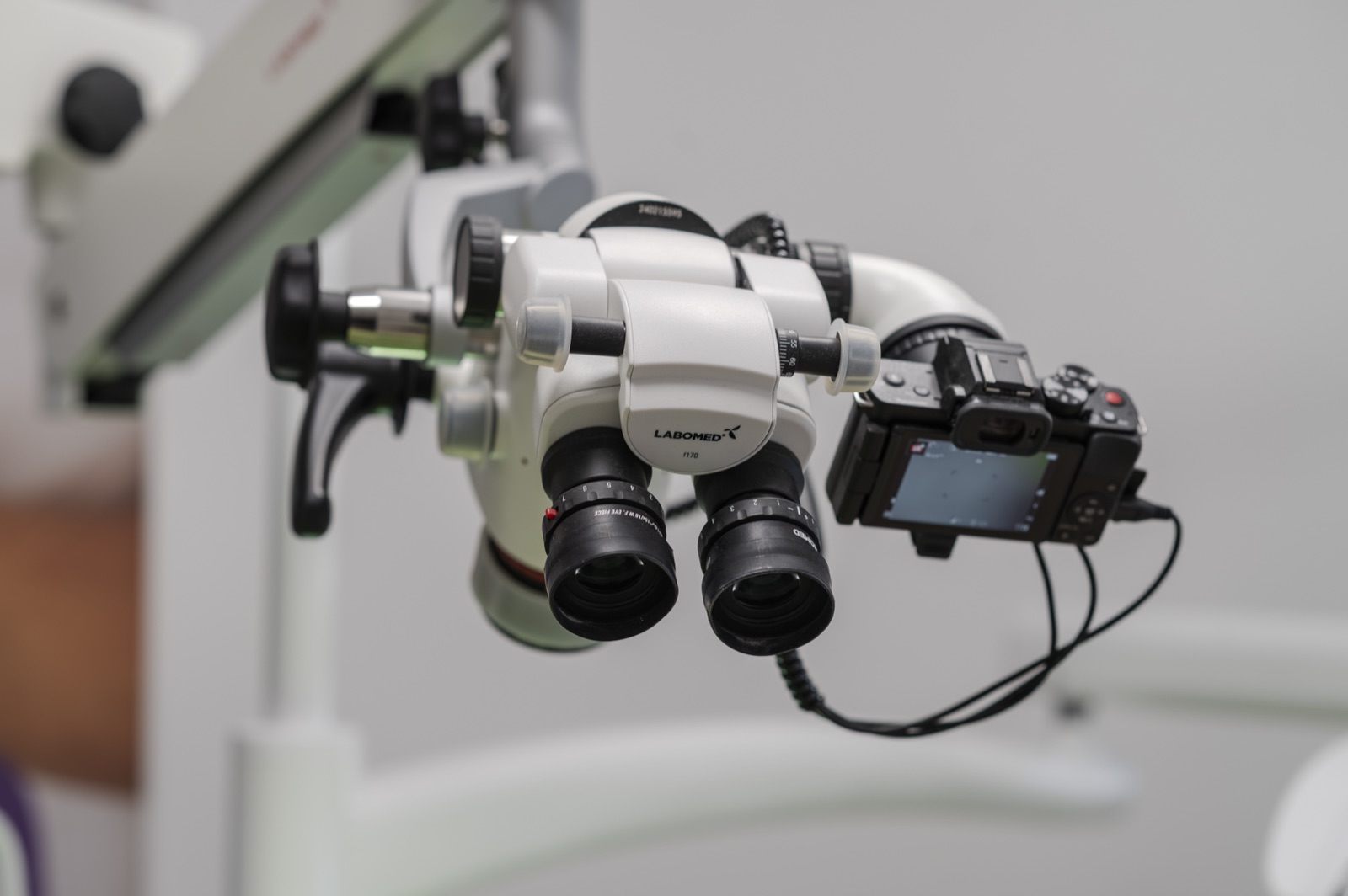 Microscop dentar folosit la EBIDENT