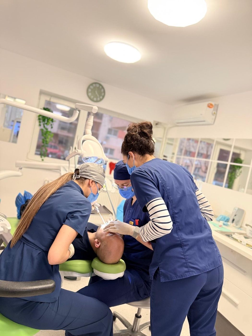 Implant dentar la EBIDENT, Sector 3 București